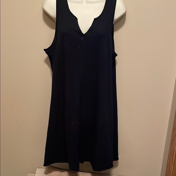 Chic Black Sleeveless Dress - Picture 1 of 4
